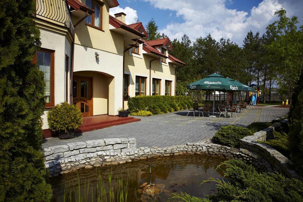Hotel Maxima Wolanow Exterior photo